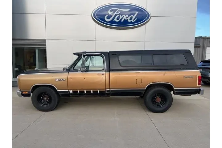 $4985 : Dodge RAM 250 1985 2dr Stand image 2