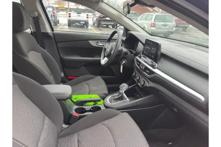$16988 : Kia Forte 2024 LXS 4dr Sedan image 10