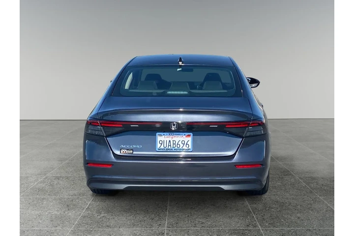 $31034 : Honda Accord 2025 LX 4dr Sed image 4
