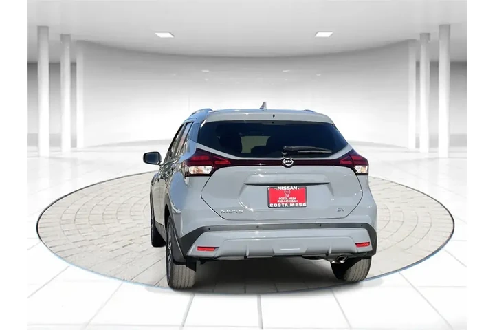 $17104 : Nissan Kicks 2023 SV 4dr Cro image 3
