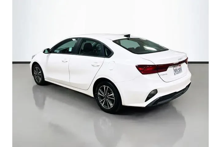 $17979 : Kia Forte 2023 LXS 4dr Sedan image 5
