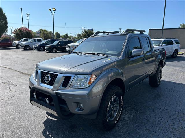 2018 Frontier PRO-4X Crew Cab image 5