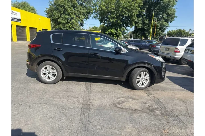 $8989 : 2017 Sportage LX image 4