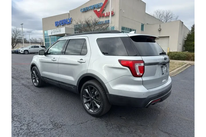 $12745 : Ford Explorer 2017 XLT 4dr S image 4