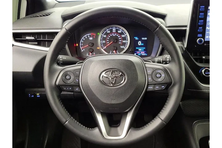 $23998 : Toyota Corolla Hatchback 202 image 10