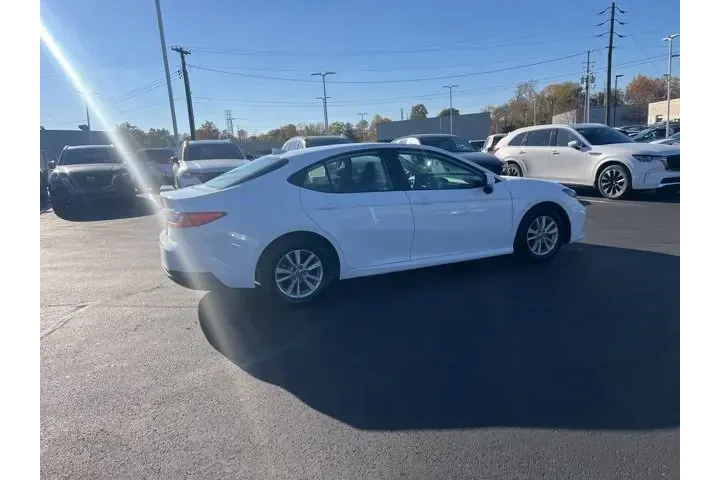 $25980 : Toyota Camry 2025 LE 4dr Sed image 7