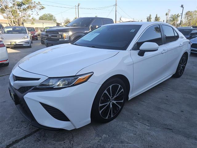 $17995 : 2018 Camry SE image 1