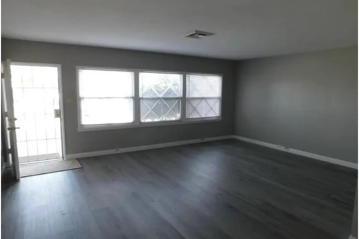 $2200 : Spacious 2 Bed Home image 4