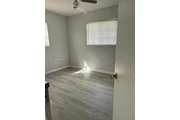 $700 : Home..Miami, FL thumbnail