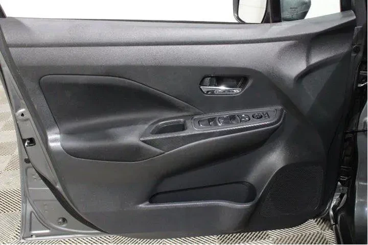 $13998 : Nissan Versa 2021 SV 4dr Sed image 4