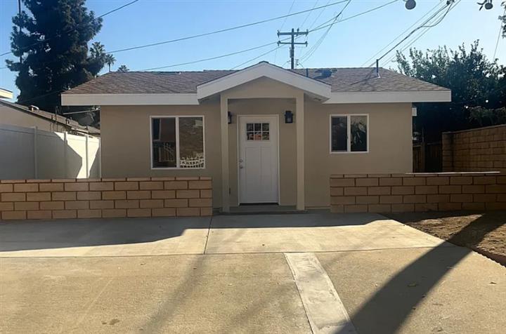 $1880 : READY FOR MOVE IN West Covina image 1