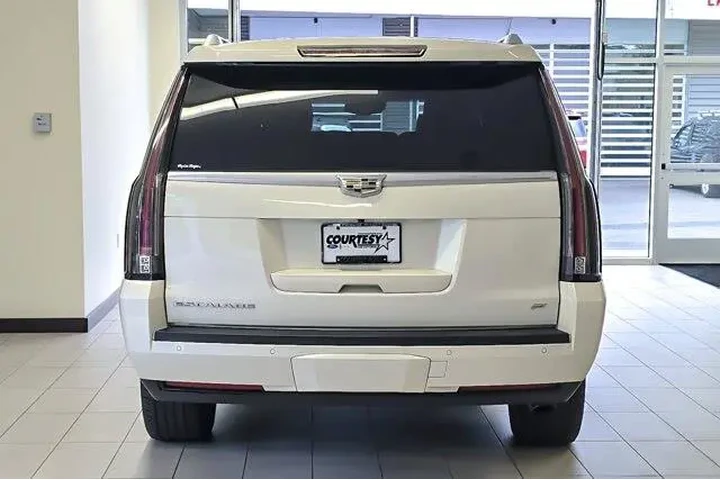 $21777 : Cadillac Escalade ESV 2015 4 image 5
