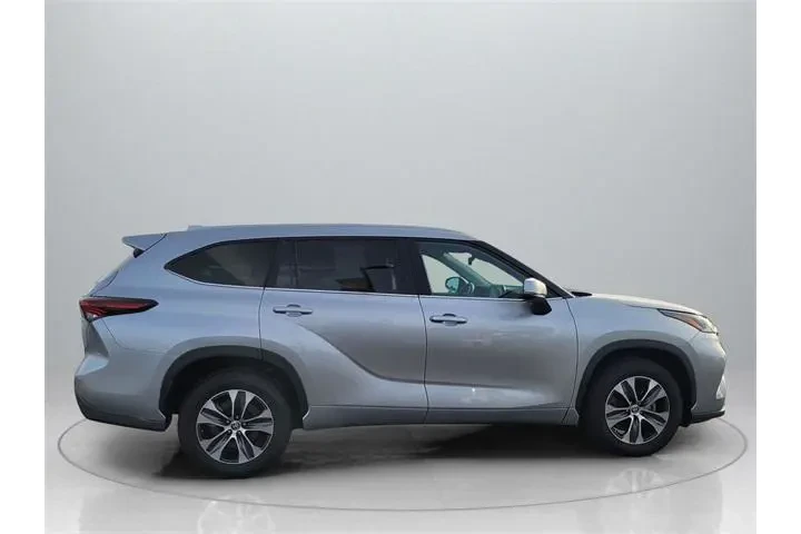 $39994 : Toyota Highlander 2024 XLE 4 image 9