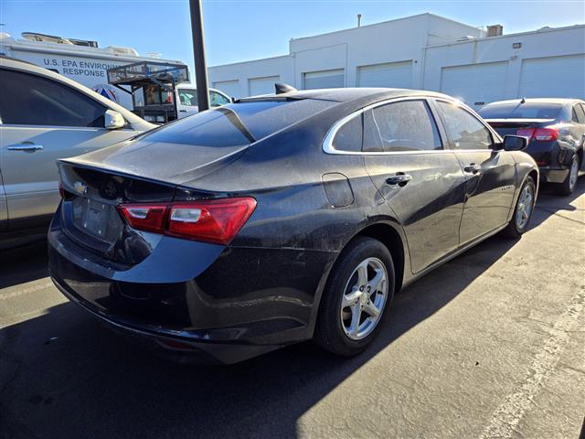 $14637 : Pre-Owned 2018 Malibu LS image 2