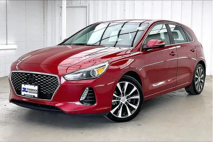 $14490 : Hyundai ELANTRA GT 2018 4dr image 2