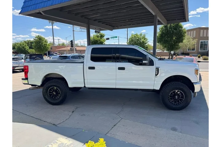 2018 F-250 SD XLT Crew Cab 4WD image 4