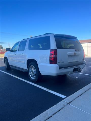 $12995 : 2009 Suburban LTZ 1500 4WD image 5