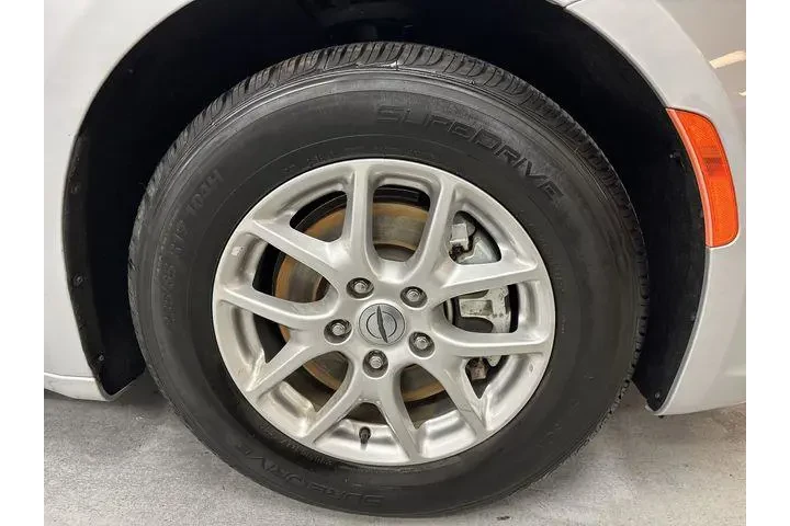 $24300 : Chrysler Pacifica 2023 Touri image 2