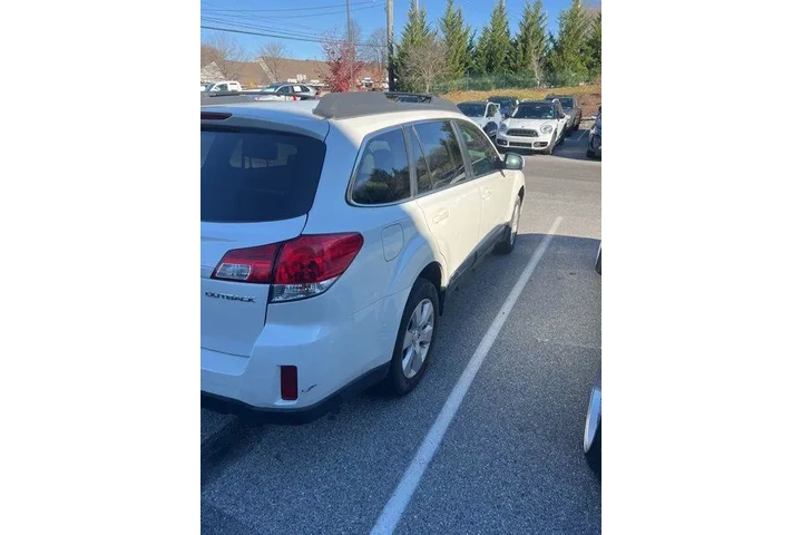 $11000 : Subaru Outback 2010 AWD 2.5i image 7