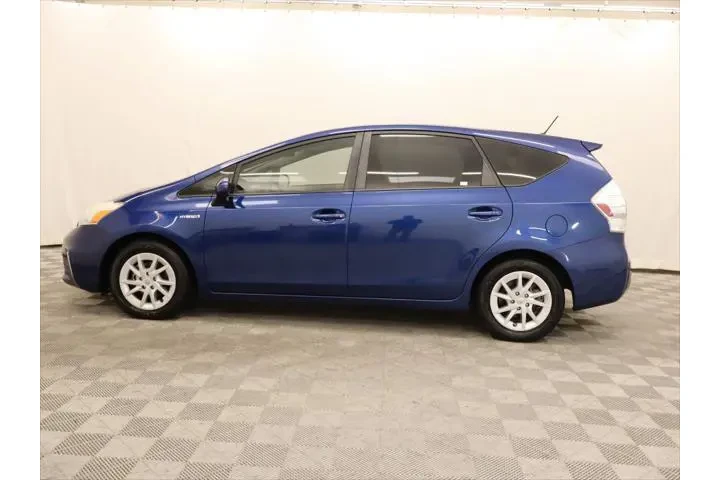 $9822 : Toyota Prius v 2013 Five 4dr image 2