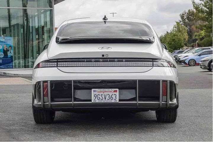 $28500 : Hyundai IONIQ 6 2023 Limited image 6