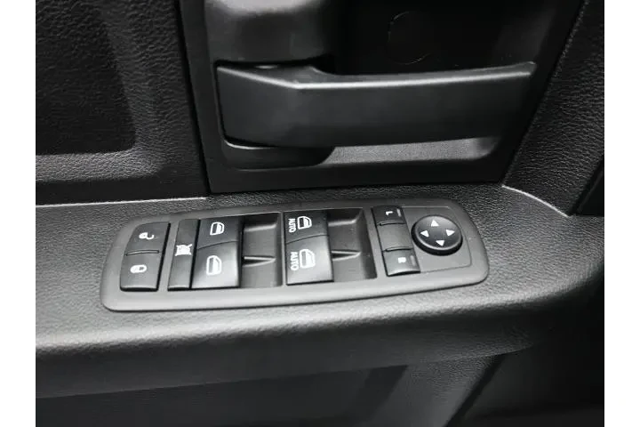 $28594 : Ram 1500 Classic 2021 4x4 Tr image 6