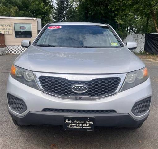 $7500 : 2011 Sorento LX image 3