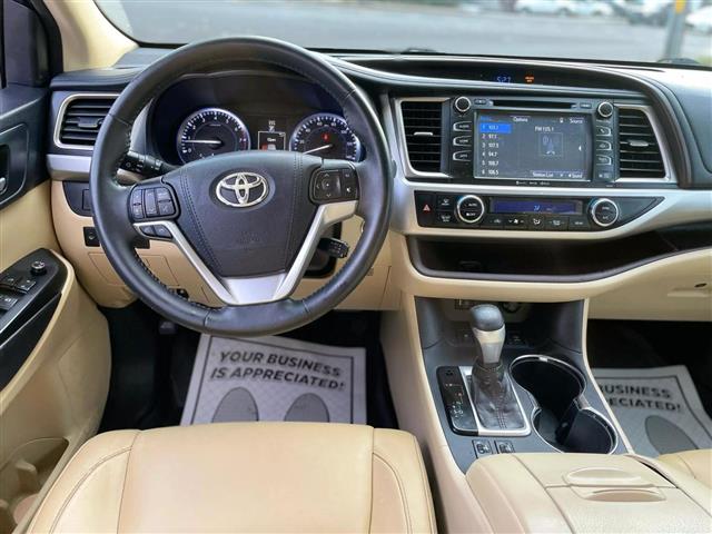 $19900 : 2016 TOYOTA HIGHLANDER2016 TO image 9