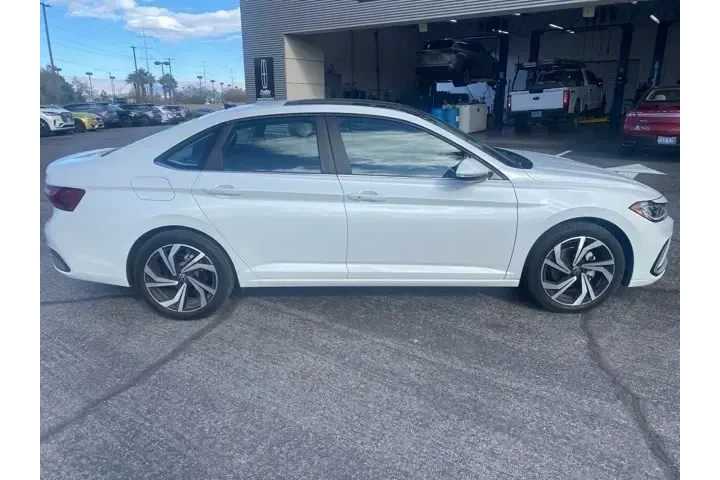 $24947 : Volkswagen Jetta 2025 SEL 4d image 5