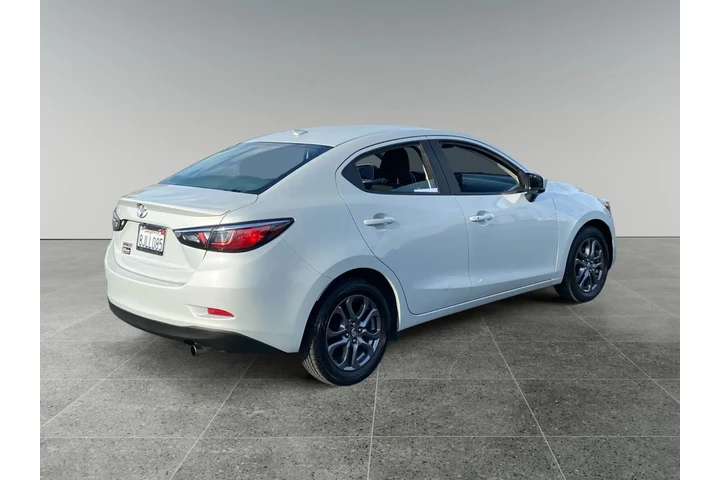 $16639 : Toyota Yaris 2019 image 5