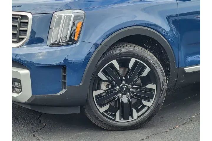 $29998 : Kia Telluride 2023 AWD SX 4d image 3