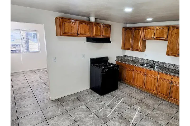 $1200 : Remodeled and features 2 bedro image 4