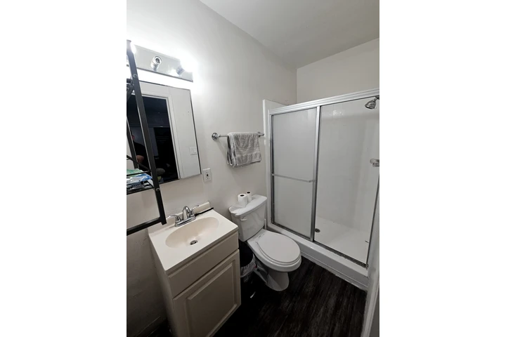 $1200 : Cuarto grande/Baño privado 1.5 image 4