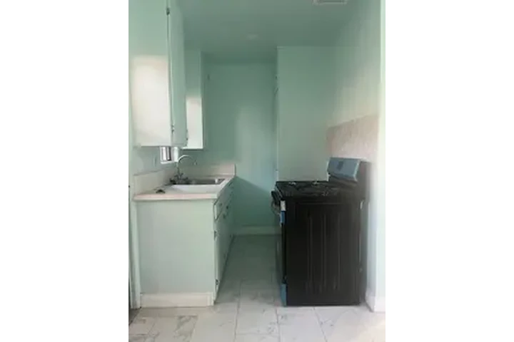 LONG BEACH, 1762 CHESTNUT AVE image 6