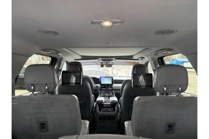 $27950 : 2019 Navigator Reserve image 8