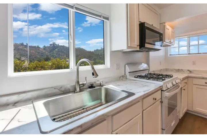 $2195 : 6858 Quinton Ln, Tujunga, CA 9 image 6