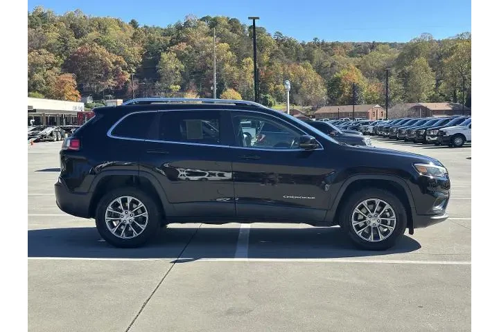 Jeep Cherokee 2019 4x4 Latit image 8