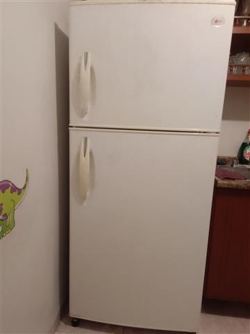 $2500 : Refrigerador LG image 8