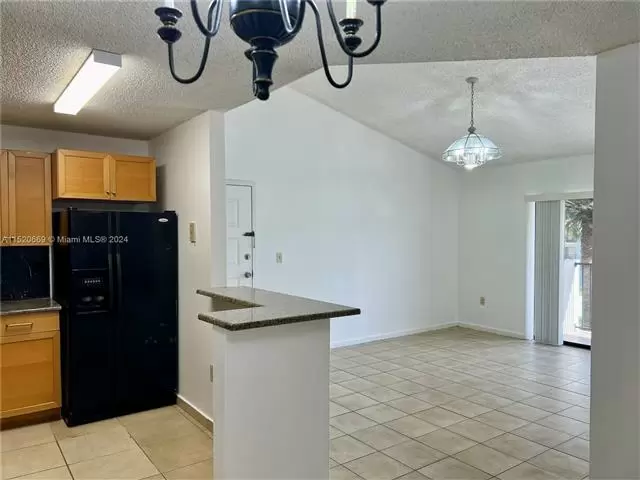 $2250 : 2250  Miami Lakes image 3