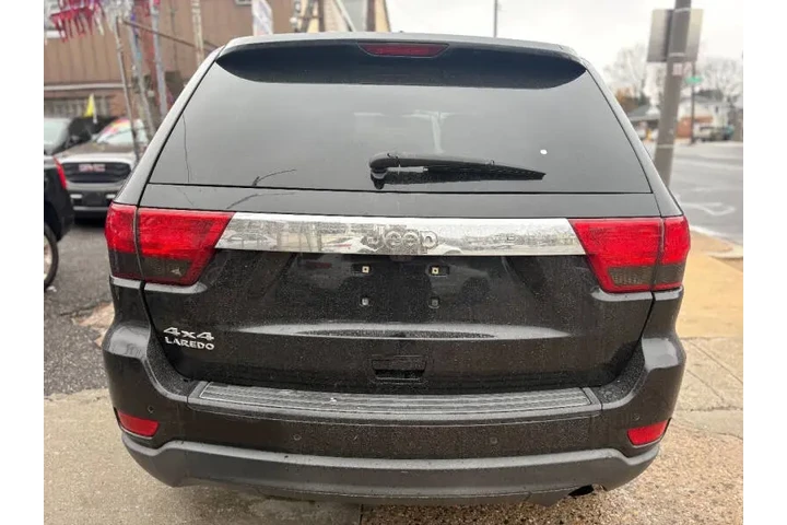 $7995 : 2011 Grand Cherokee Laredo image 6