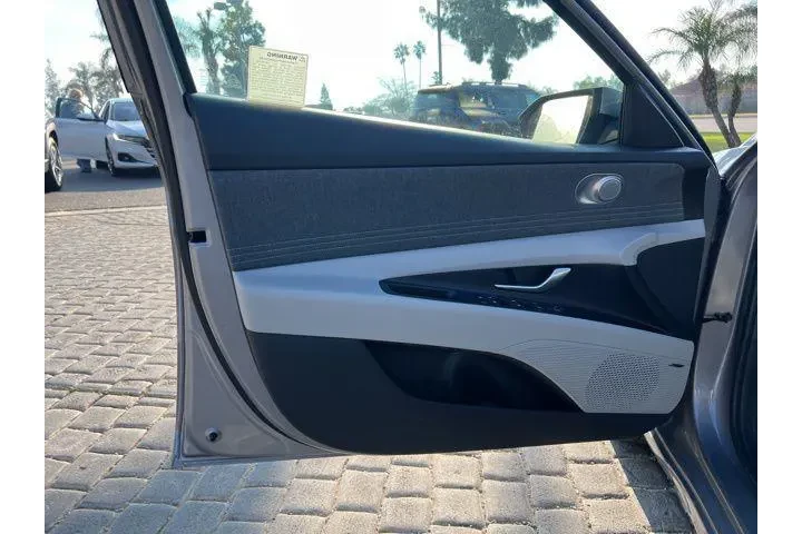$27385 : Hyundai ELANTRA 2026 Limited image 10
