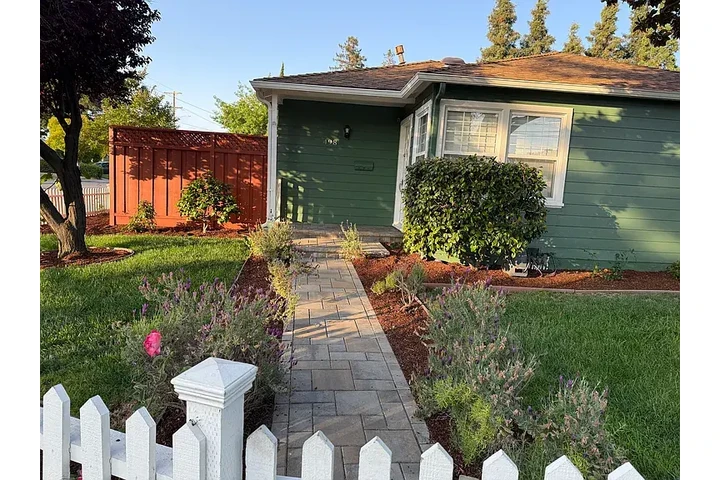 $3000 : BEAUTIFUL 3BEDROOM FAM HOME image 4