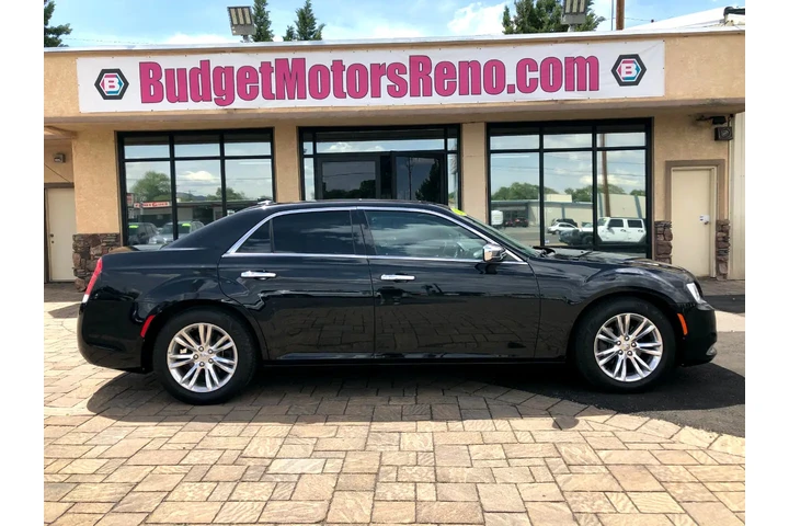 $17292 : 2017 300 C RWD image 1