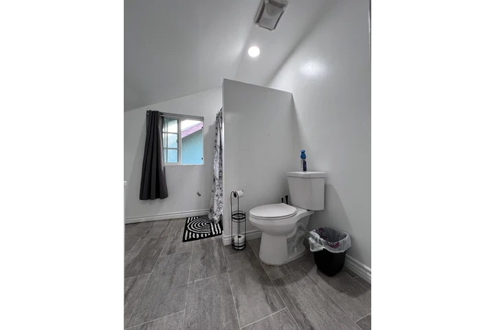 $875 : Los Angeles image 3