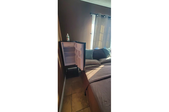 $1150 : Cuarto amueblado en renta image 3