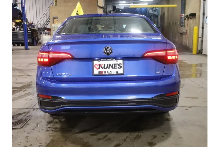 $17777 : Volkswagen Jetta 2024 SE 4dr image 8