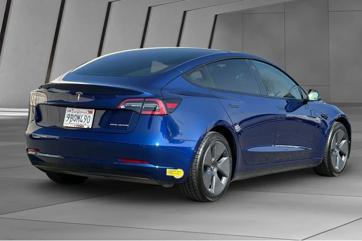 $23900 : Tesla Model 3 2022 AWD Long image 4