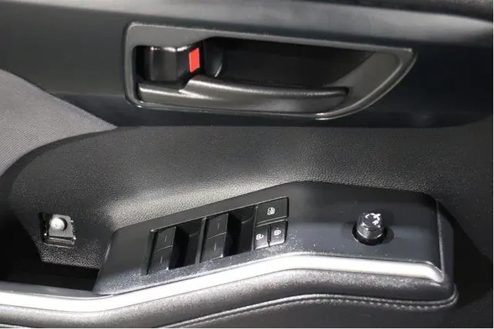 $38998 : Toyota Highlander 2024 LE 4d image 7