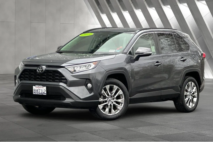 $24500 : Toyota RAV4 2019 AWD XLE Pre image 2