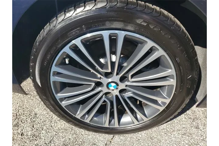 BMW 5 Series 2019 530i 4dr S image 6